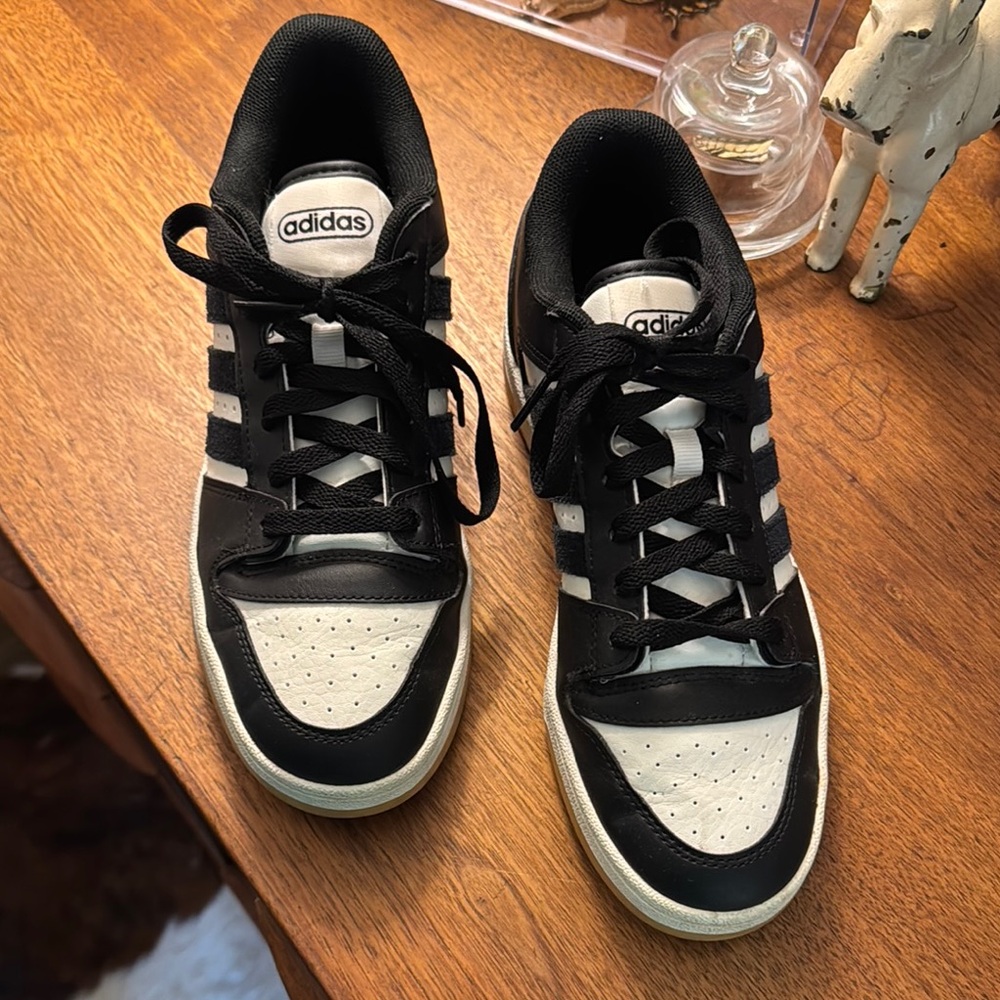 adidas Men’s Black and White Retro Low-Top Sneakers